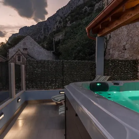 Stone House Dario With Finnish Sauna And An Outdoor Hot Tub Holiday home