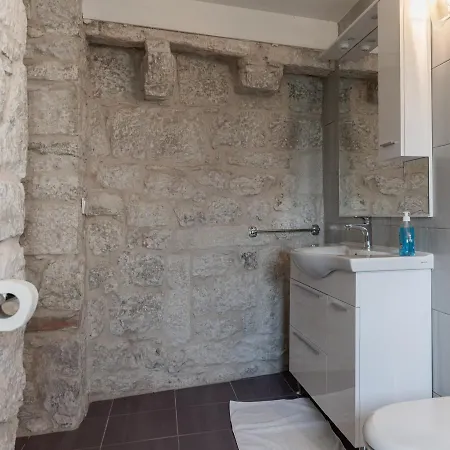 Stone House Dario With Finnish Sauna And An Outdoor Hot Tub Lokva Rogoznica