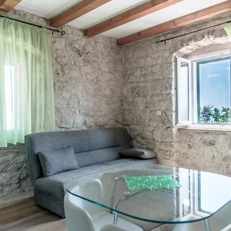 Stone House Dario With Finnish Sauna And An Outdoor Hot Tub *